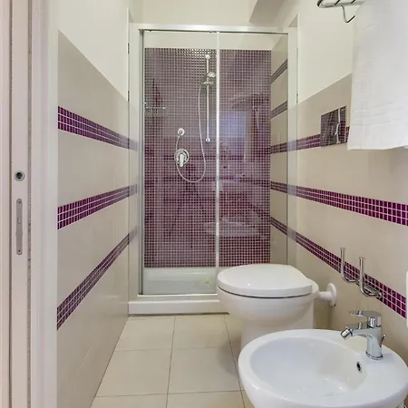 Porta Di Ponente - - Centro Storico - Parcheggio Bici E Moto Gratuito