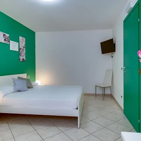 Porta Di Ponente - - Centro Storico - Parcheggio Bici E Moto Gratuito 4*