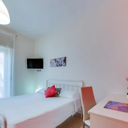 Porta Di Ponente - - Centro Storico - Parcheggio Bici E Moto Gratuito