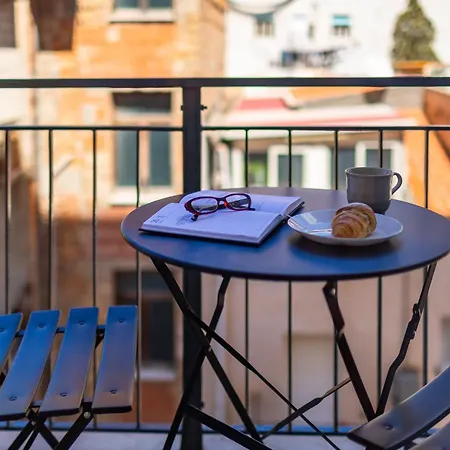 Porta Di Ponente - - Centro Storico - Parcheggio Bici E Moto Gratuito